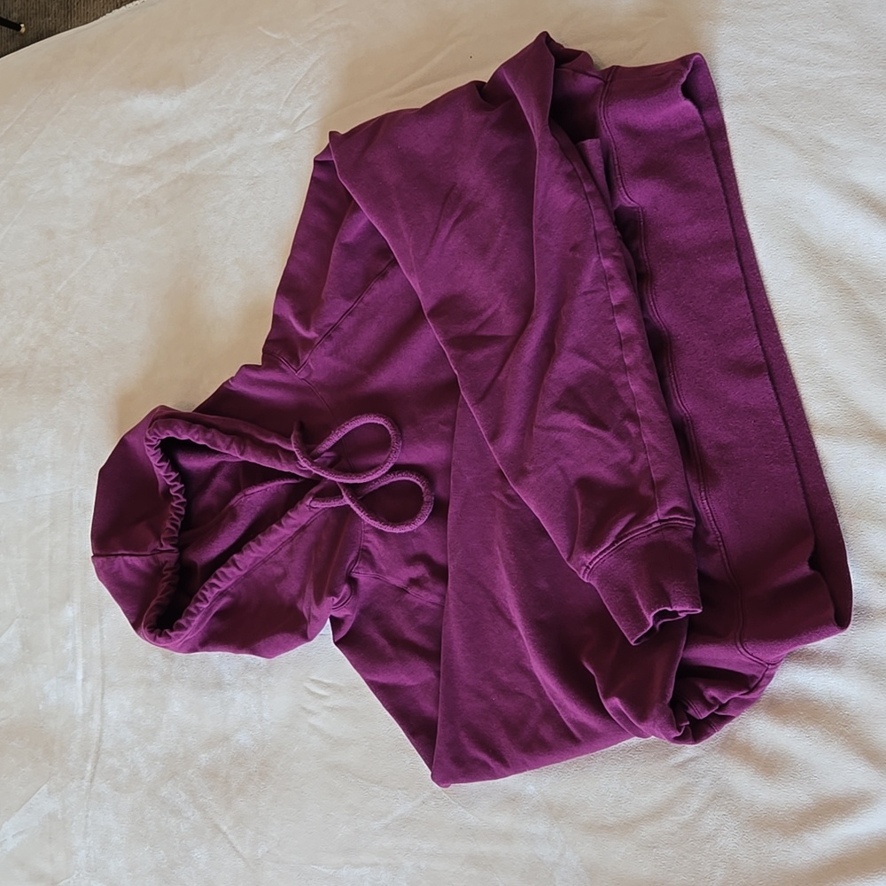 Alo wild berry cropped hoodie